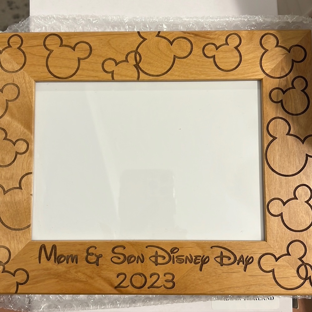 Disney picture frame, brand new!!